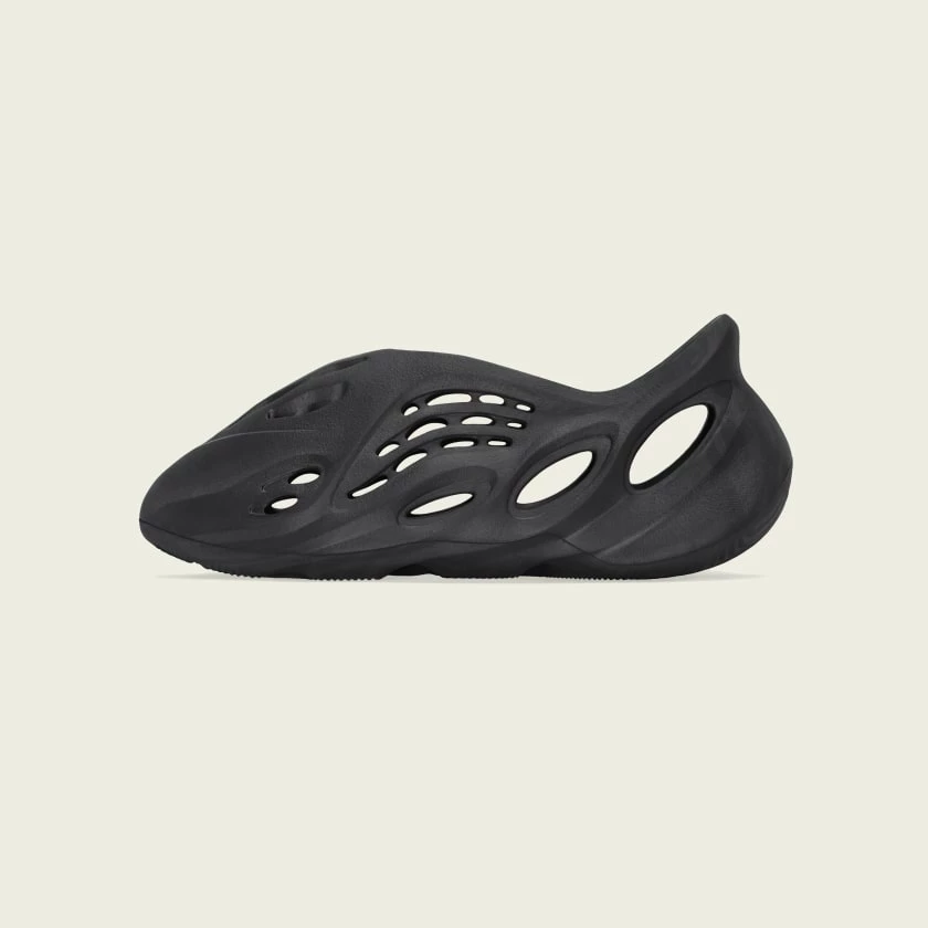 Adidas Yeezy Foam Runner Onyx HP8739 black one-piece molded foam sneaker exact side profile